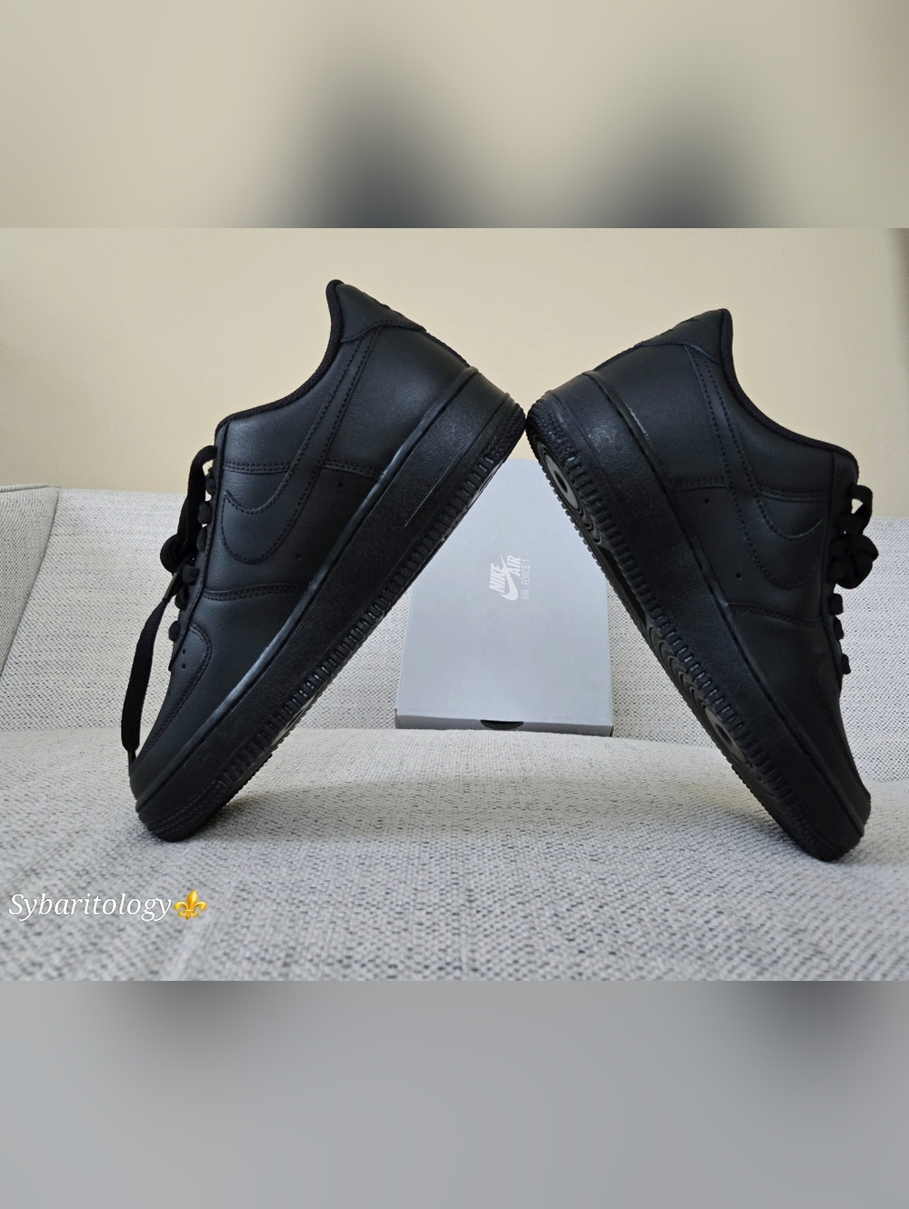 NWT NIKE AIR FORCE 1 LOW - All Black Leather Sneakers Size: 39